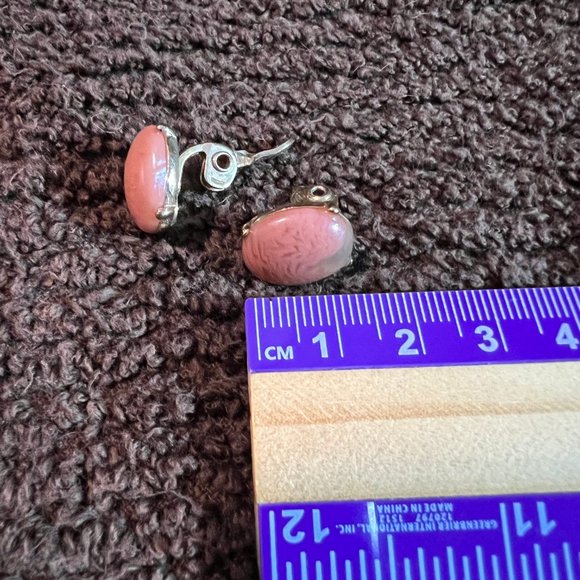 Vintage gold clip-on earrings lot - 9 pairs - Picture 8 of 9